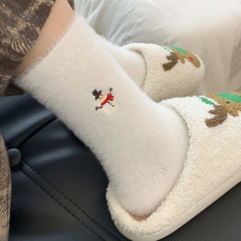 Herbst Winter Socken Weiß Nerz Pelz Gestickte Weihnachten Socken Schneemann Santa Claus Weihnachtsbaum Verdickt Warme Schlaf Hause Socke