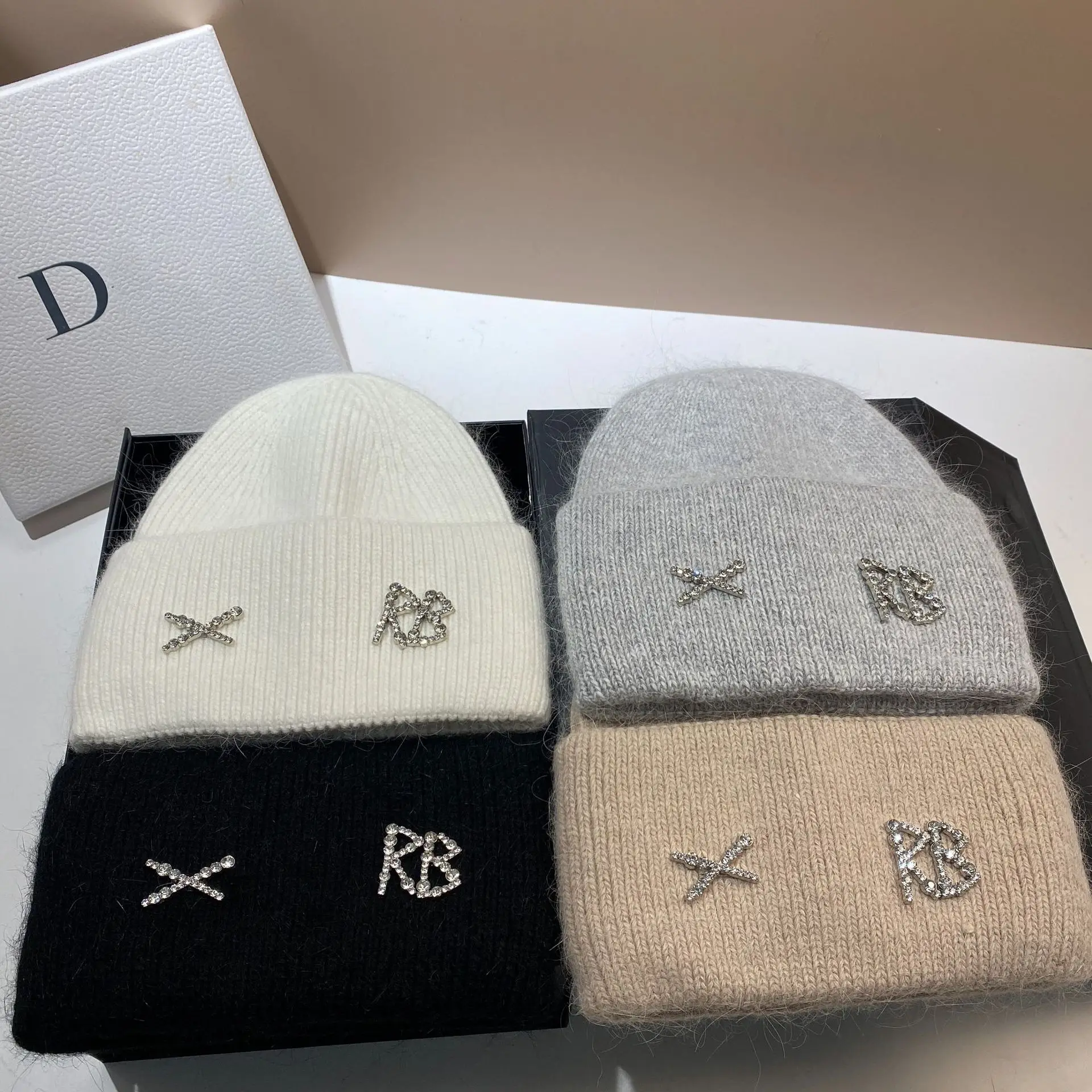 

Fashion Winter Real Rabbit Fur Diamonds Letter Skiing Cap Women Beanies Hats Warm Knitted Hat Famous Lady Casual Skiing Hat