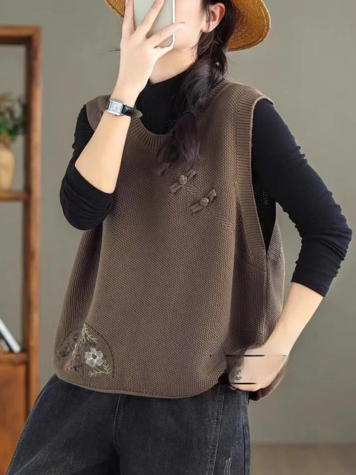 Retro Artistic Knitted Vest Women's round Neck Embroidery Sweater Korean Style Commute Fashion Summer New Arrival