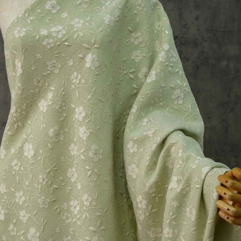 Gaun Cheongsam Jacquard Timbul 3D Benang Emas Bunga Persik Gaun Malam Qipao Bunga Musim Semi Musim Panas Tiongkok Baru Kotak Mewah