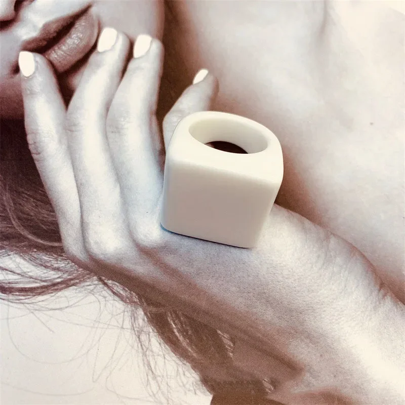 Vintage Geometric Square White Black Color Resin Big Finger Rings for Women Fashion Transparent Acrylic Ring for CoupleWholesale image 2