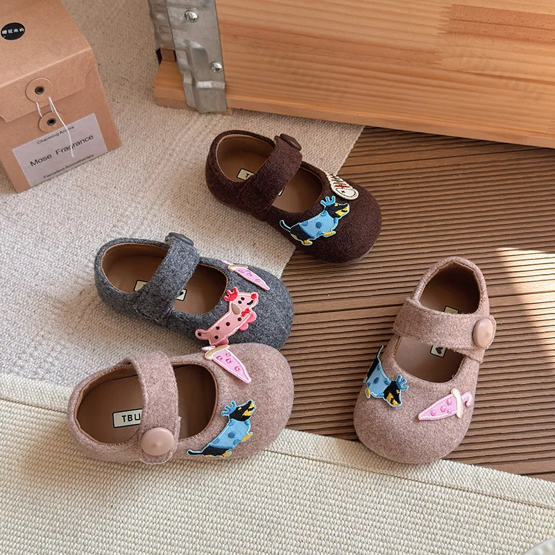 

Детская кожаная обувь, осень 2023, новые милые туфли принцессы на мягкой подошве для девочек с героями мультфильмов, легкая удобная нескользящая повседневная обувь