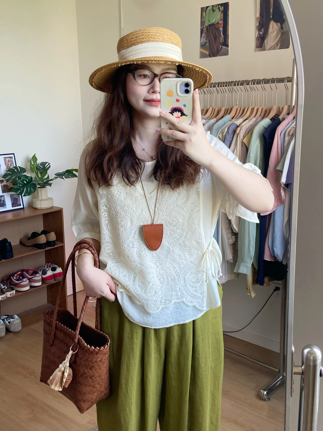 

Retro Japanese Style Lace Splicing Embroidery Fake Two-Piece Doll Shirt round Neck Waist-Cinching Lazy Style Women's Top