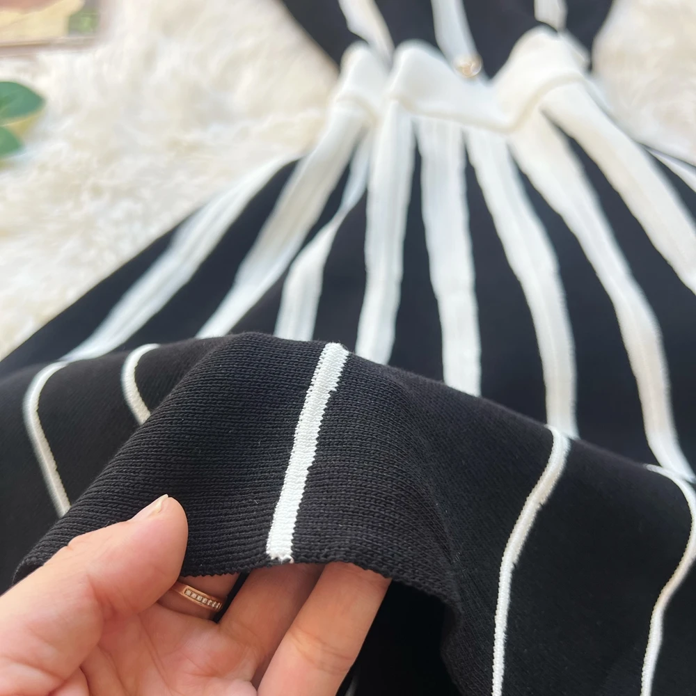 YuooMuoo Vrouwen Jurk 2023 Nieuwe Mode Y2K Bloem Halter A-lijn Gebreide Korte Jurk Vintage Wit Zwart Patchwork Feestjurken