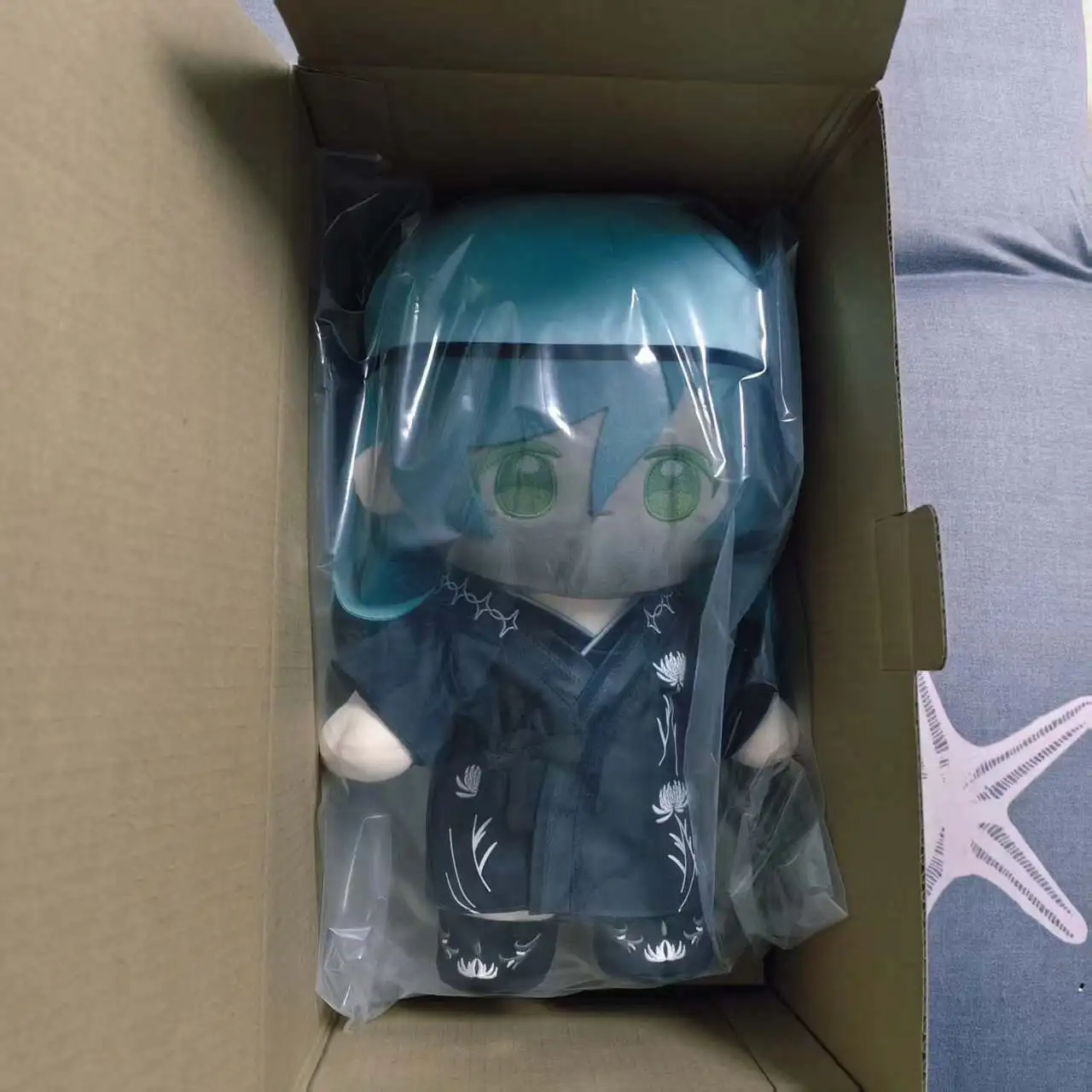 

Новинка 2026 года: Himemiya Tori, Shino, Hajime, Aoba, Tsumugi из Ensemble Stars! (Ансэнбуру Старз!) Кулон из коллекции «Детство»