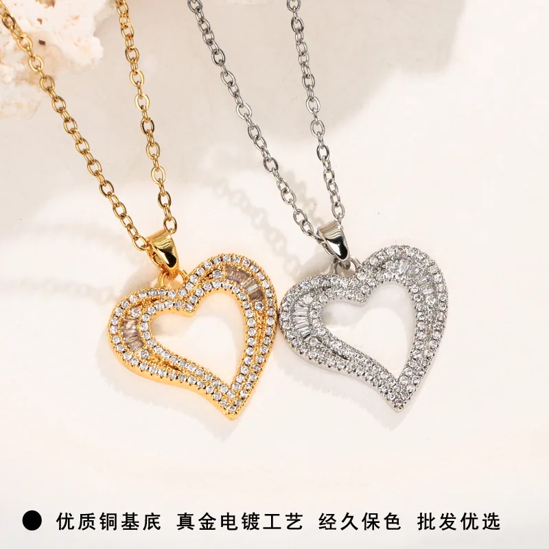 2026 New Hollowed Out Super Sparkling Heart-shaped Pendant, Fashionable, Luxurious, High-end, Peach Heart Versatile Accessory