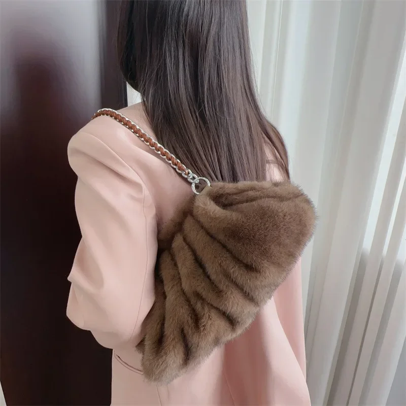 Fashion Faux Mink Fur Ruched Clutch Bag for Women Soft Plush Shoulder Bags Clip Shell Handbags Autumn and Winter Fluffy Bag 2024