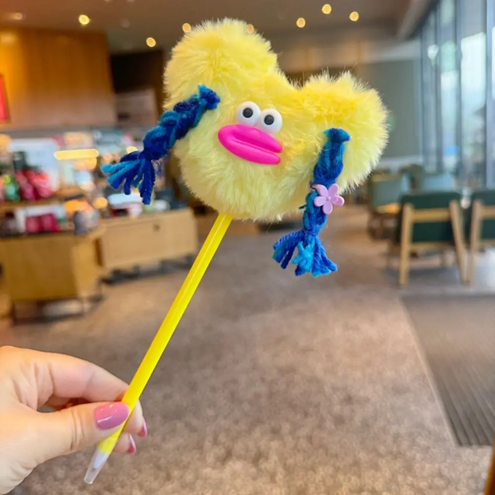 

Уродливая плетеная кукла, детская плюшевая ручка, переливающийся почерк, плюшевая шариковая ручка с градиентом, подпись, колбаса, рот