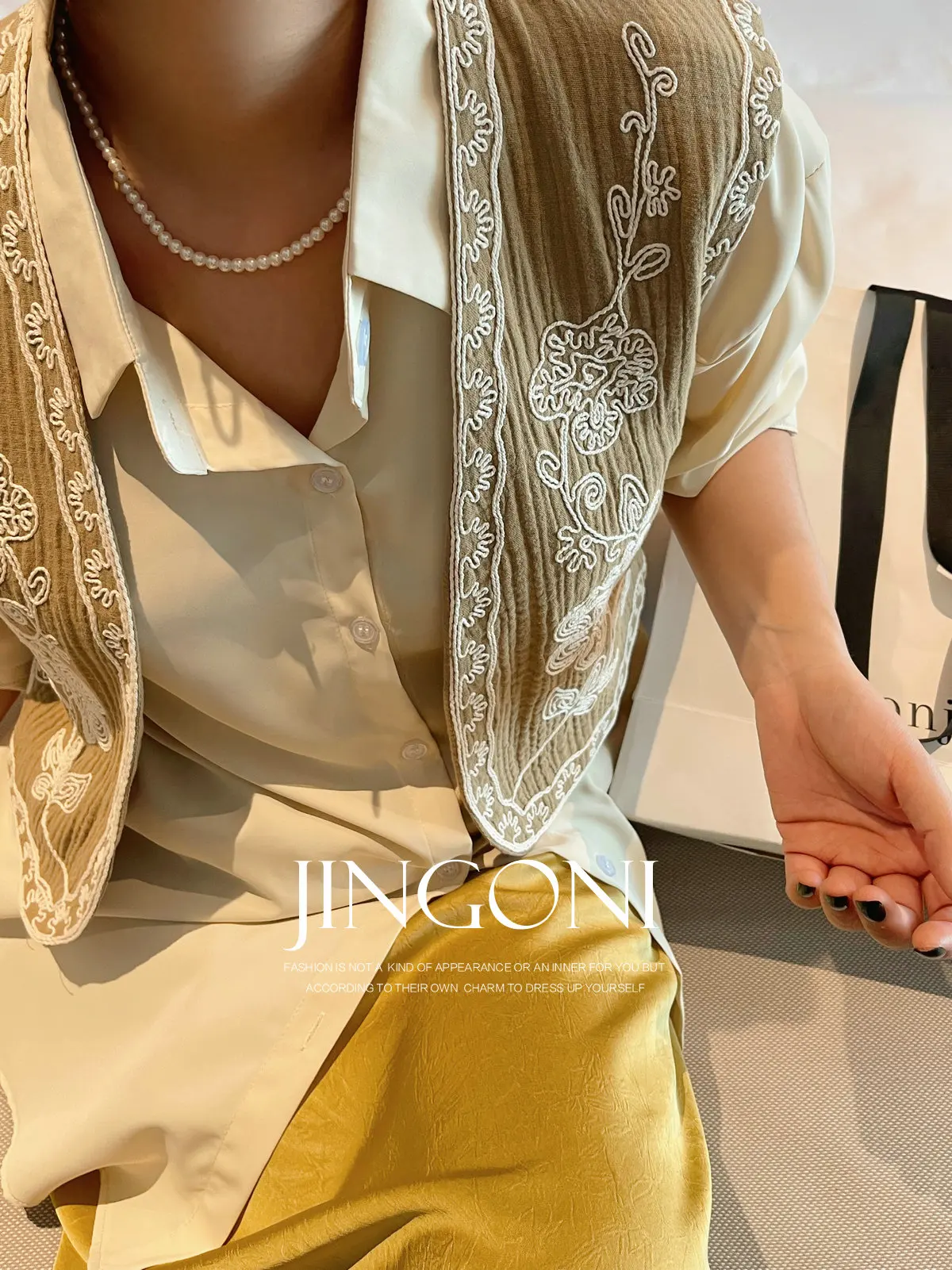 Embroidered Floral Vest Tops Y2K Women Clothing 2024 Woman Autumn Trend Sleeveless Korean Style Vintage Elegant New Waist Coat