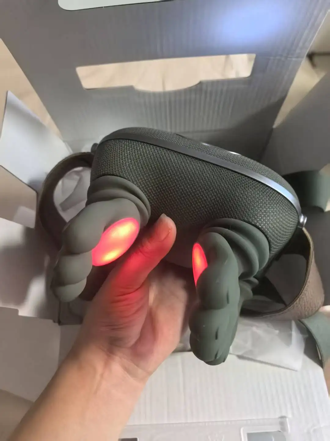 N8 مدلك بدون شعار بيونيك مدلك يدوي الأشعة تحت الحمراء مدلك الرقبة مدلك منزلي محمول