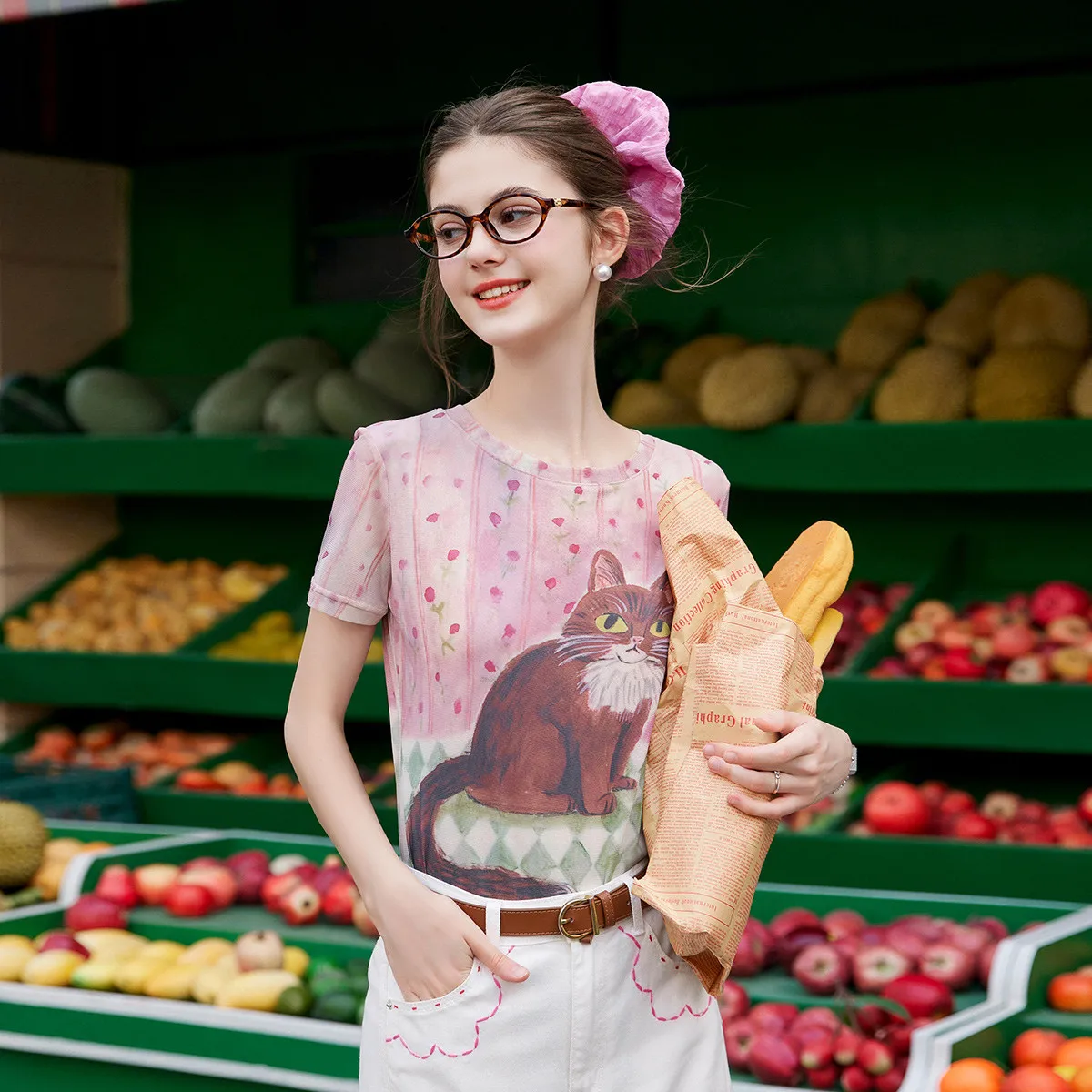 LOUIS YAO Playful Cat Print Women's T-Shirt 2026 Summer Knitted Slight Stretch Crew Neck Shoulder-Fitted Healing Style Women Top