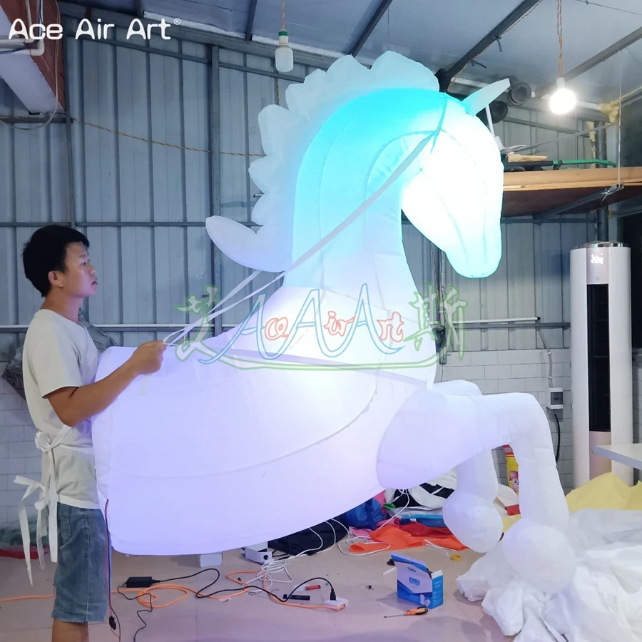 

No Battery 2.5mH White Walking LED Inflatable Horse Costume Animal Replica For Parade Event Performances