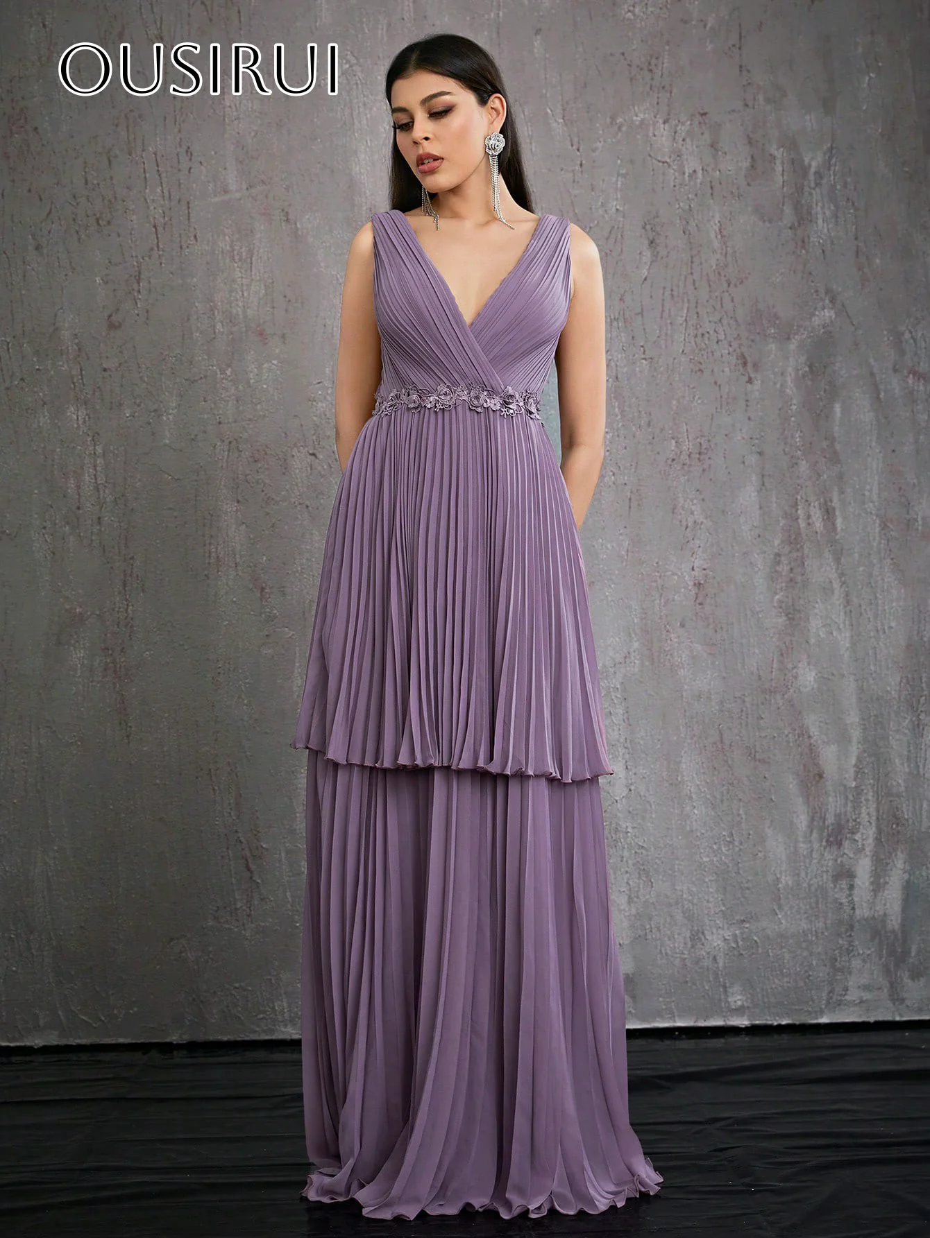 Geplooide A-lijn avondjurk met V-hals, vloerlengte, kant, mouwloos, op maat gemaakte فساتSEOéesПонadronosti