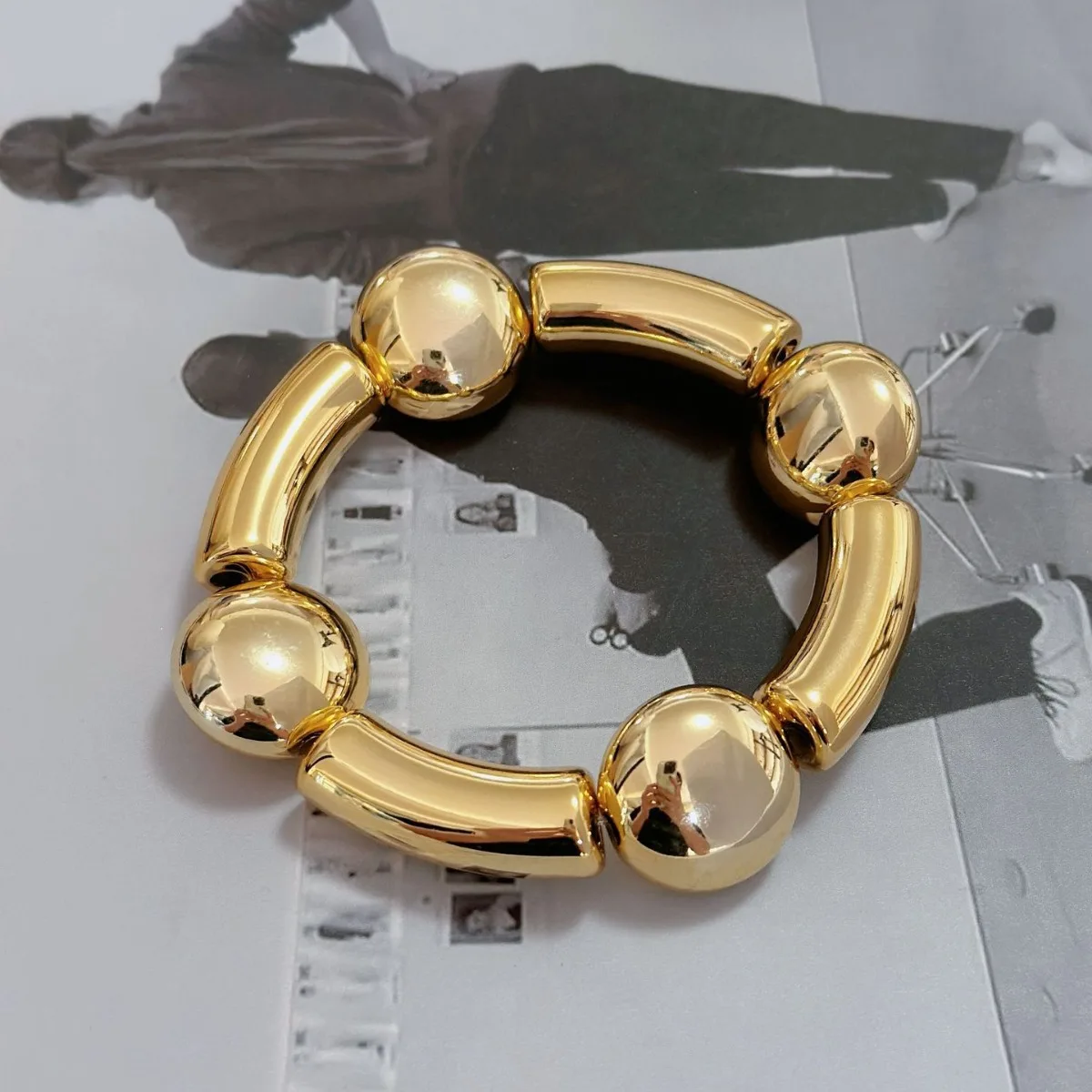 

Fashion temperament elegant classic water drop shape senior design sense bracelet, suitable for women