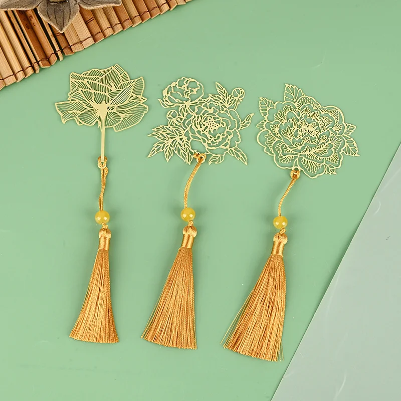 Exquisite Hollow Flowers Metal Bookmarks Tourist Souvenirs Retro Bookmark With Tassel For Book Club Reader Writers Students