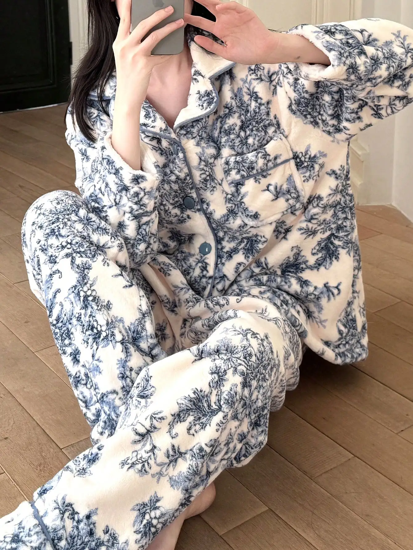 

Women's 2-Piece Flannel Pajama Set with Floral Print, Button-Front Top & Pants, Cozy Thermal Lining for Fall Winter