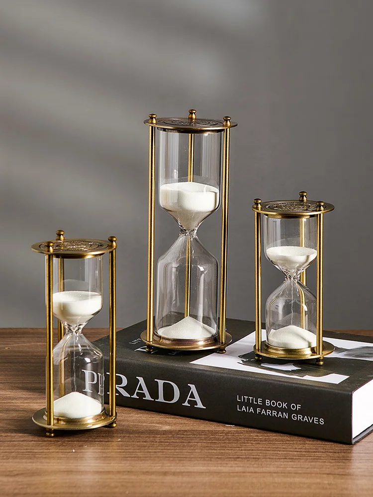 The product can be customized. Creative hourglass decorations are light and luxurious, high-end home, living room, study