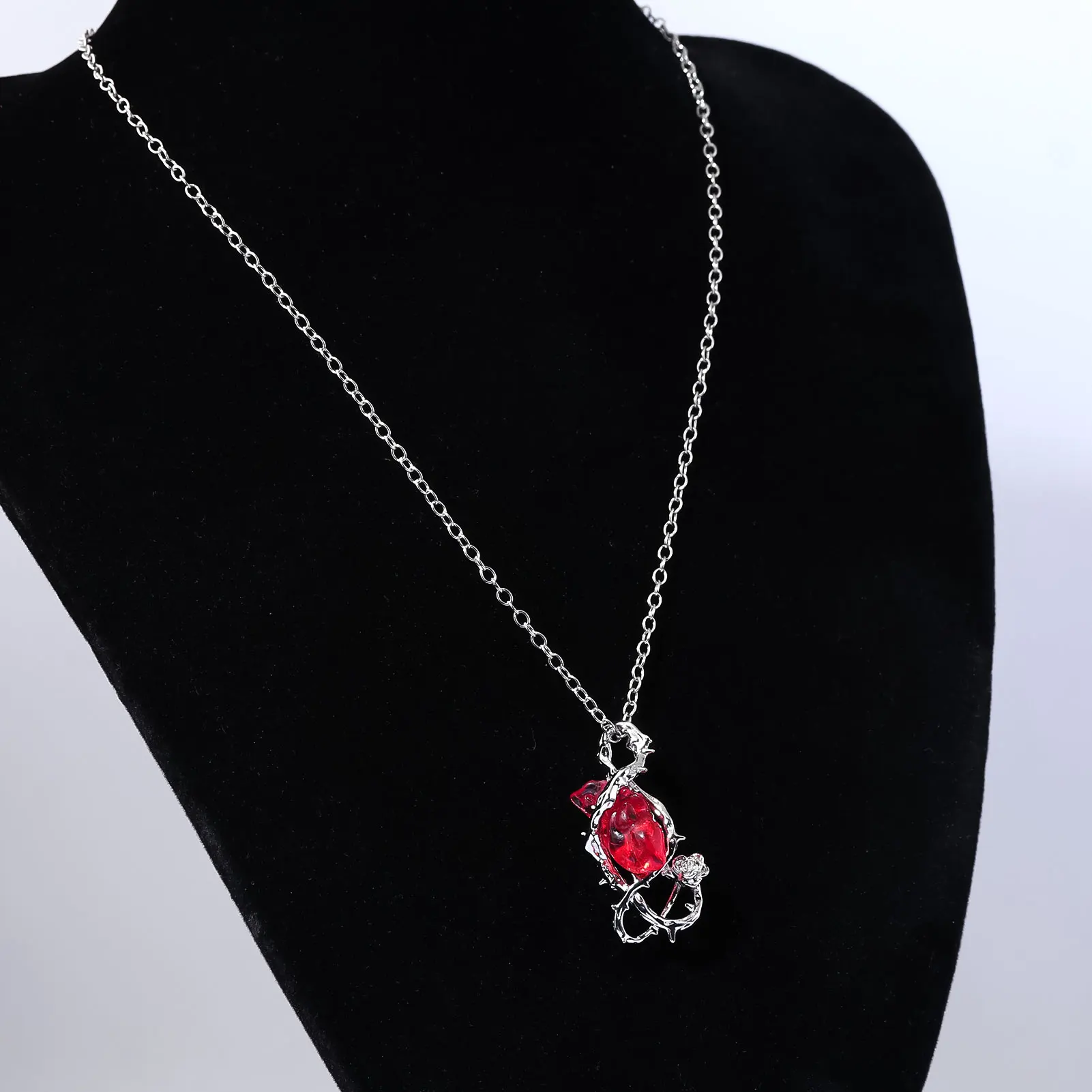الإبداع القوطية القلب مع الشوك قلادة المرأة العصرية الأحمر كريستال شوكة الحب هالوين المختنقون اكسسوارات مجوهرات هدية #3