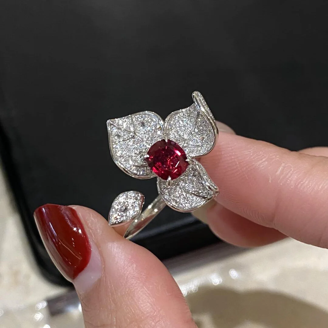 Elegant inlay diamond three leaf flower ring for women inlay diamond high-end floral red Romantic wedding ring jewelry gift