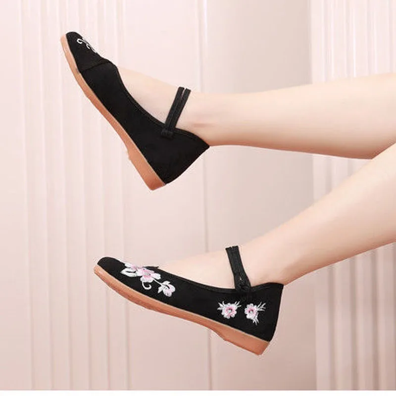 Vintage Hanfu Shoes For Women Chinese Traditional Ancient Han Style Flower Embroidery Ethnic Women Flat Shoes Ladies Stage Dance