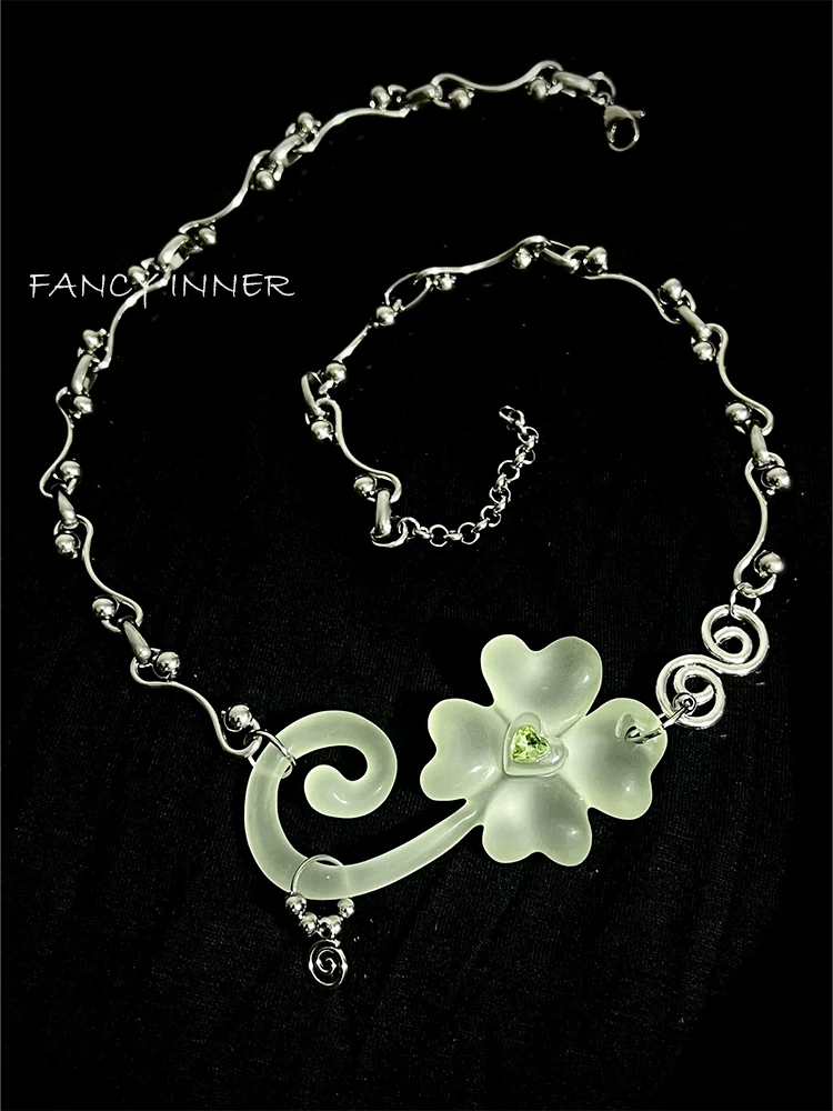 

Новинка 2023 года, ожерелье Y2k, металлическая цепочка, четырехлистный клевер, горный хрусталь, полый вихрь, простые крутые аксессуары на шею для женщин и мужчин, ювелирные изделия