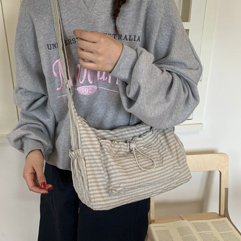Koreanische Nylon Schulter Tasche Mode Einfache Plaid Zipper Tote Tasche Kordelzug Plissee Wolke Tasche Neue Pendler Umhängetasche Umhängetasche – Detail 7