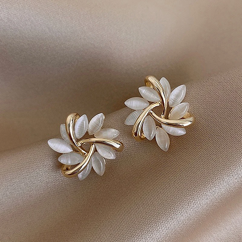 Exquisite Flower Zircon Stud Earrings for Women Leaves Geometric Rhinestone Earring Girl Party Birthday Christmas Jewelry Gifts