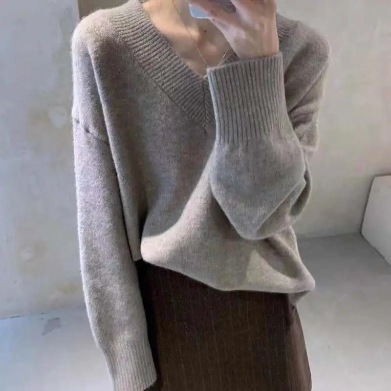 Autumn/winter New Loose Vintage Solid Color Pullover Knitted Sweater Fashion Casual High Quality V-neck Comfortable Women's Top