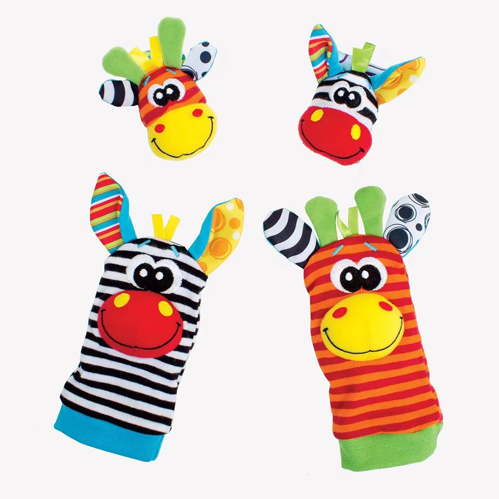4 stuks babyspeelgoed voor 0-6 maanden zachte baby polsrammelaars en voetzoeker sokkenset, pasgeboren zintuiglijk speelgoed voor jongens en meisjes geschenken