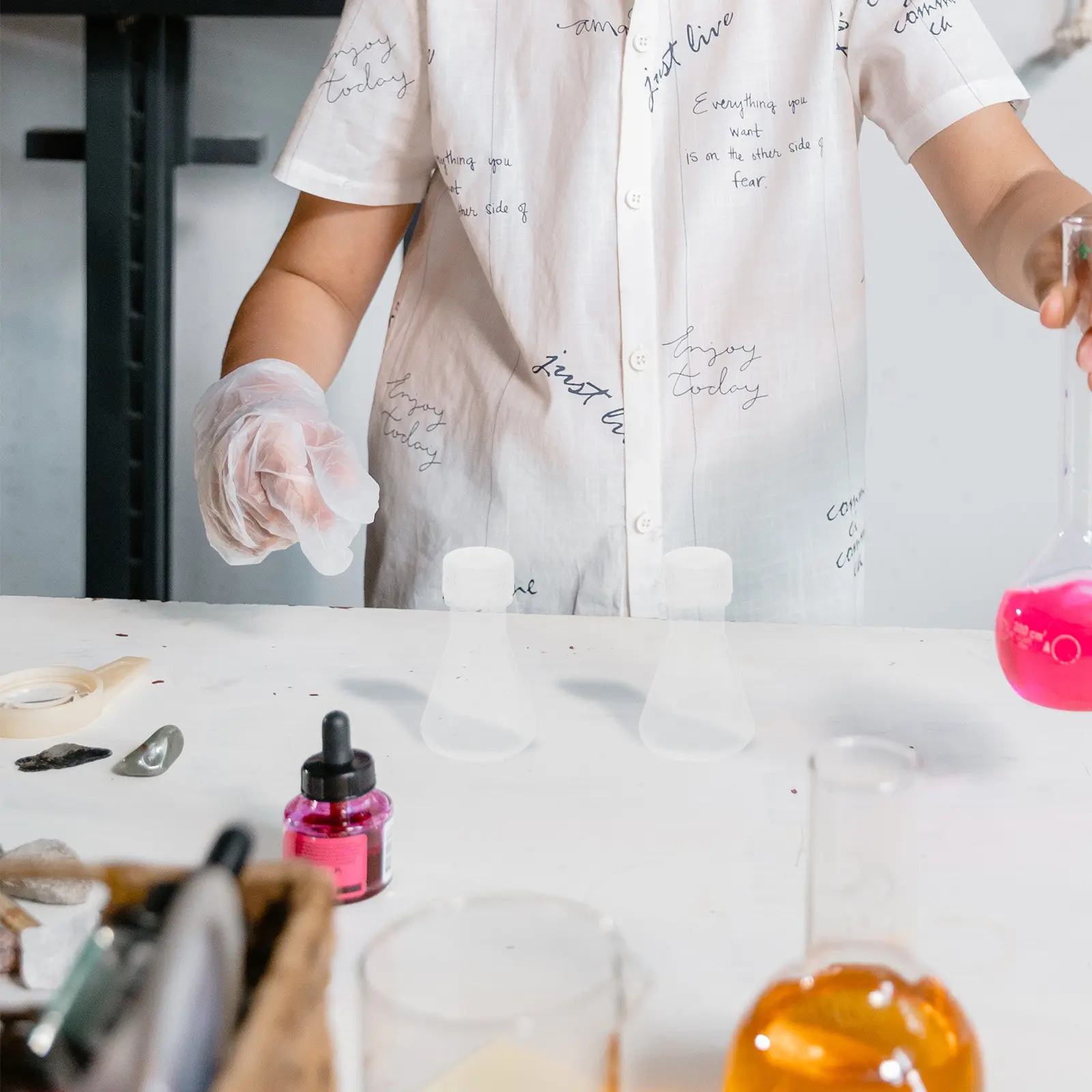 

Набор из 5 пластиковых конических колб с крышками, с плоским дном, треугольной формы, для химических и биологических лабораторных экспериментов, прозрачные, для научных исследований