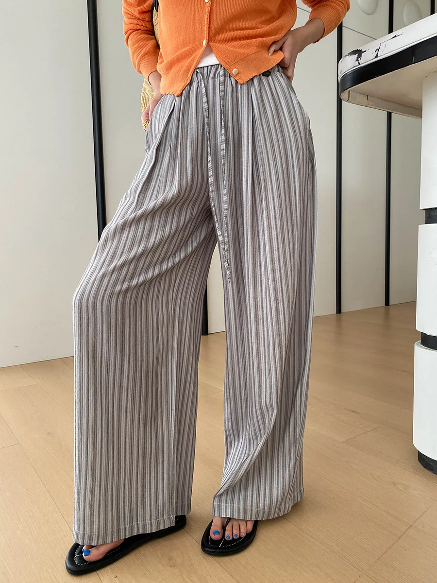 Sommerliche gestreifte, locker sitzende Freizeithose mit hoher Taille für Damen – Detail 8