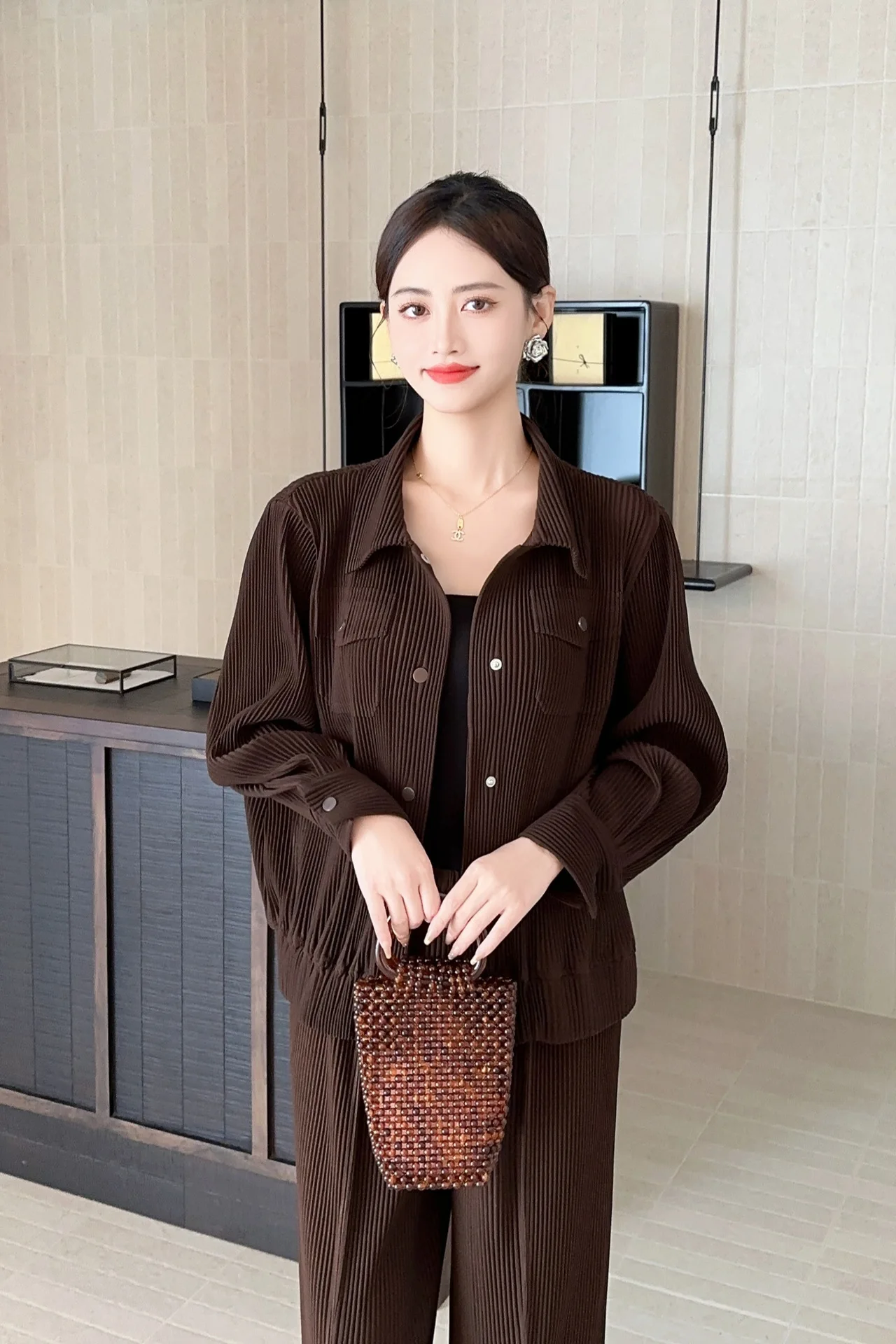 

Miyake 2025 Autumn Korean Version Solid Color Lapel Single-breasted Cardigan Jacket Women's Design Long-sleeved Shirt Casual Top
