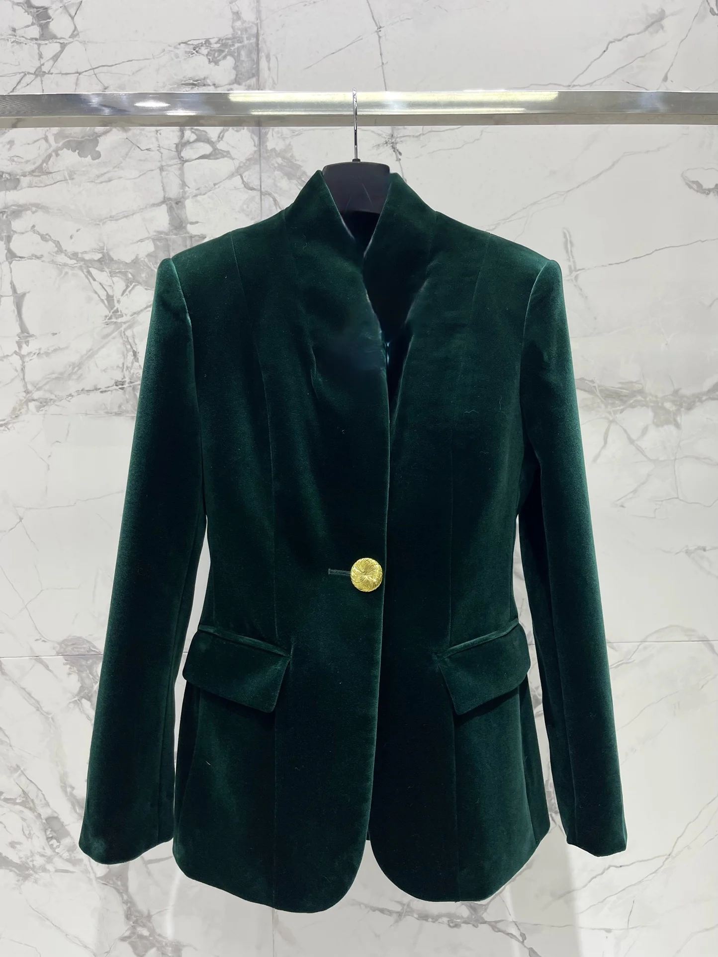 

Женский приталенный пиджак из вельвета с золотыми пуговицами, элегантный, универсальный, для делового стиля