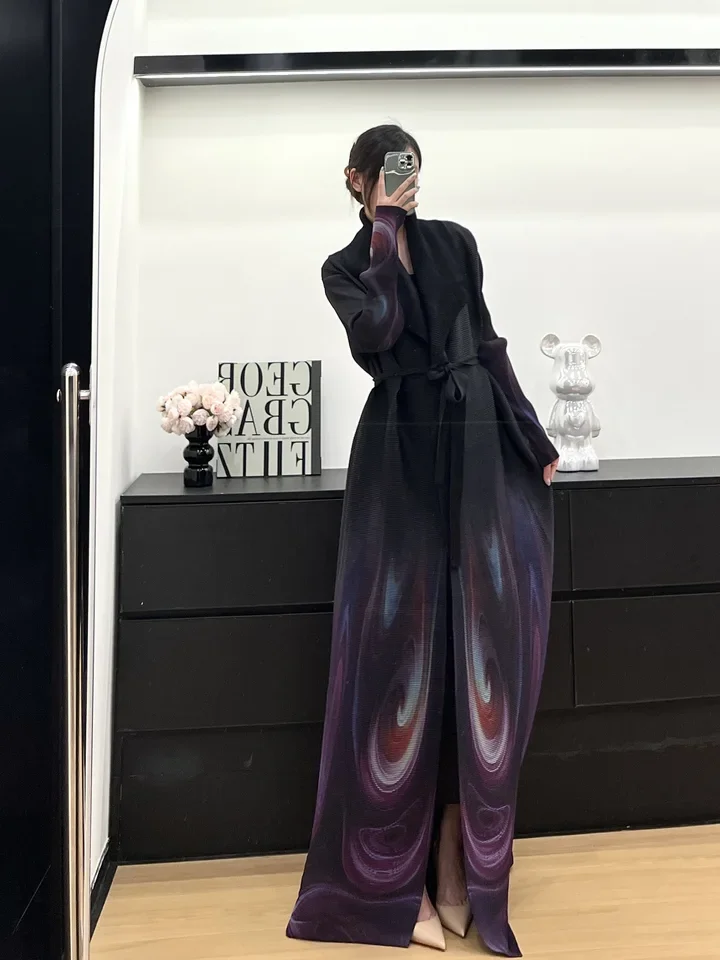 

Autumn abaya Women's elegance Long Coat, Retro Printed Long Sleeved Muslim Abaya Saudi Fashion Wrinkled Waist Belt