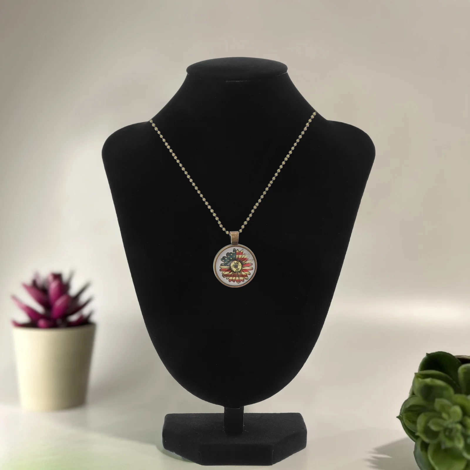 

Human Body V-shaped Necklace Display Stand Jewelry Flannel Abstract Chain Organizer