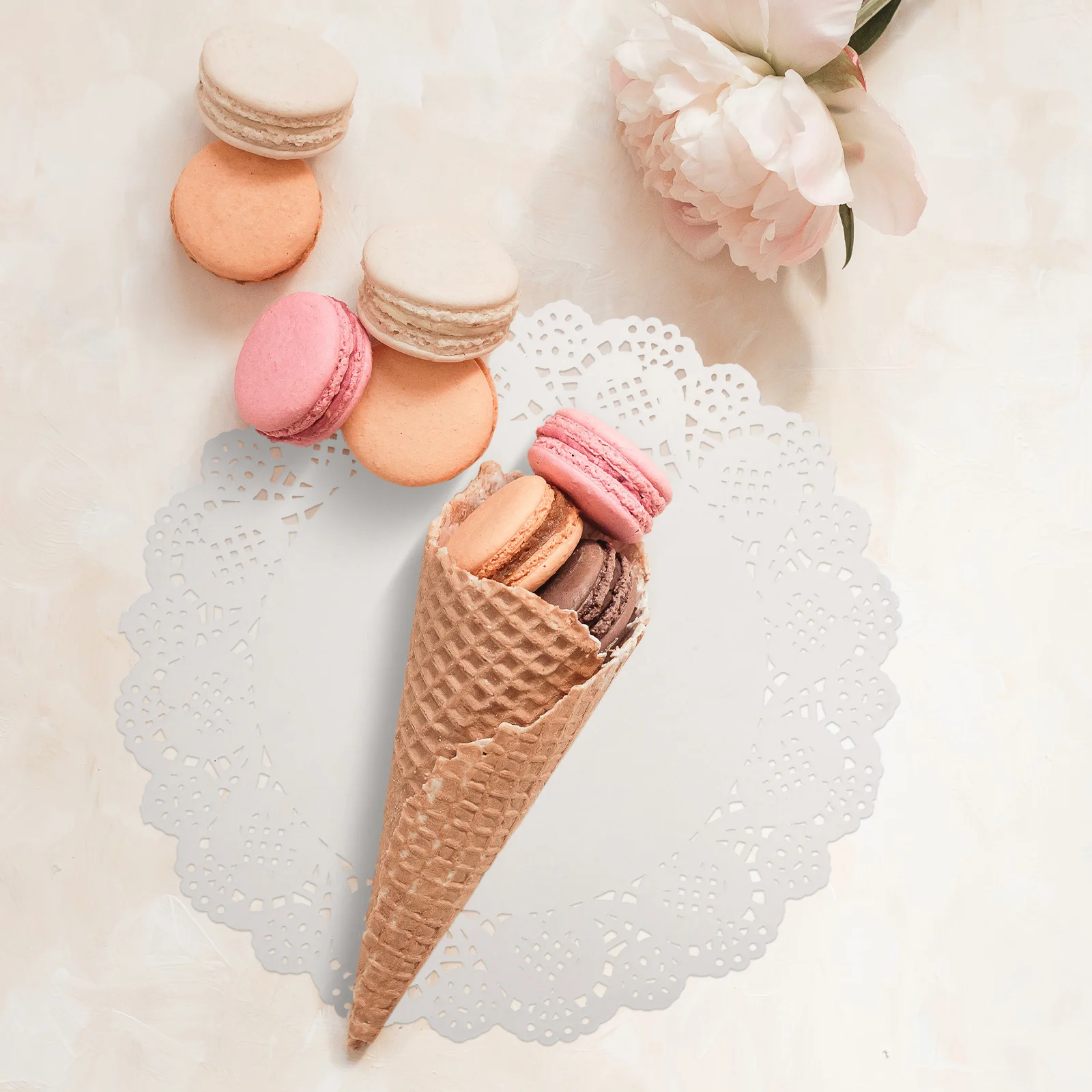 

100Pcs White Lace Paper Doilies 7.5 Inch Cake Paper Pads Oil Absorbent Baking Decorative Liners for Coffee Bar Home Use Round