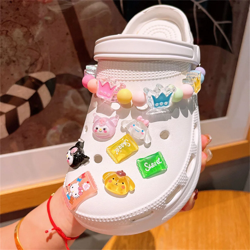 Baru Sanrio Kuromi LED Sepatu Aksesoris Kartun Perifer Cinnamoroll Melody Pompompurin Lubang Sandal Dekorasi Gesper Hadiah