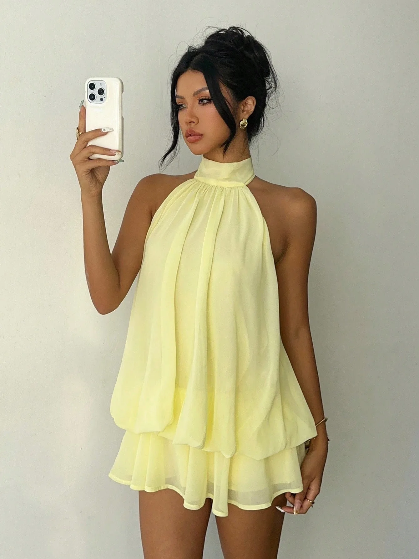 Novo Vestido Mini Sexy Amarelo de Chiffon Sem Costas Feminino com Alça Halter Casual Curto para o Verão em Cáqui, Marrom, Azul, Rosa, Poá e Floral