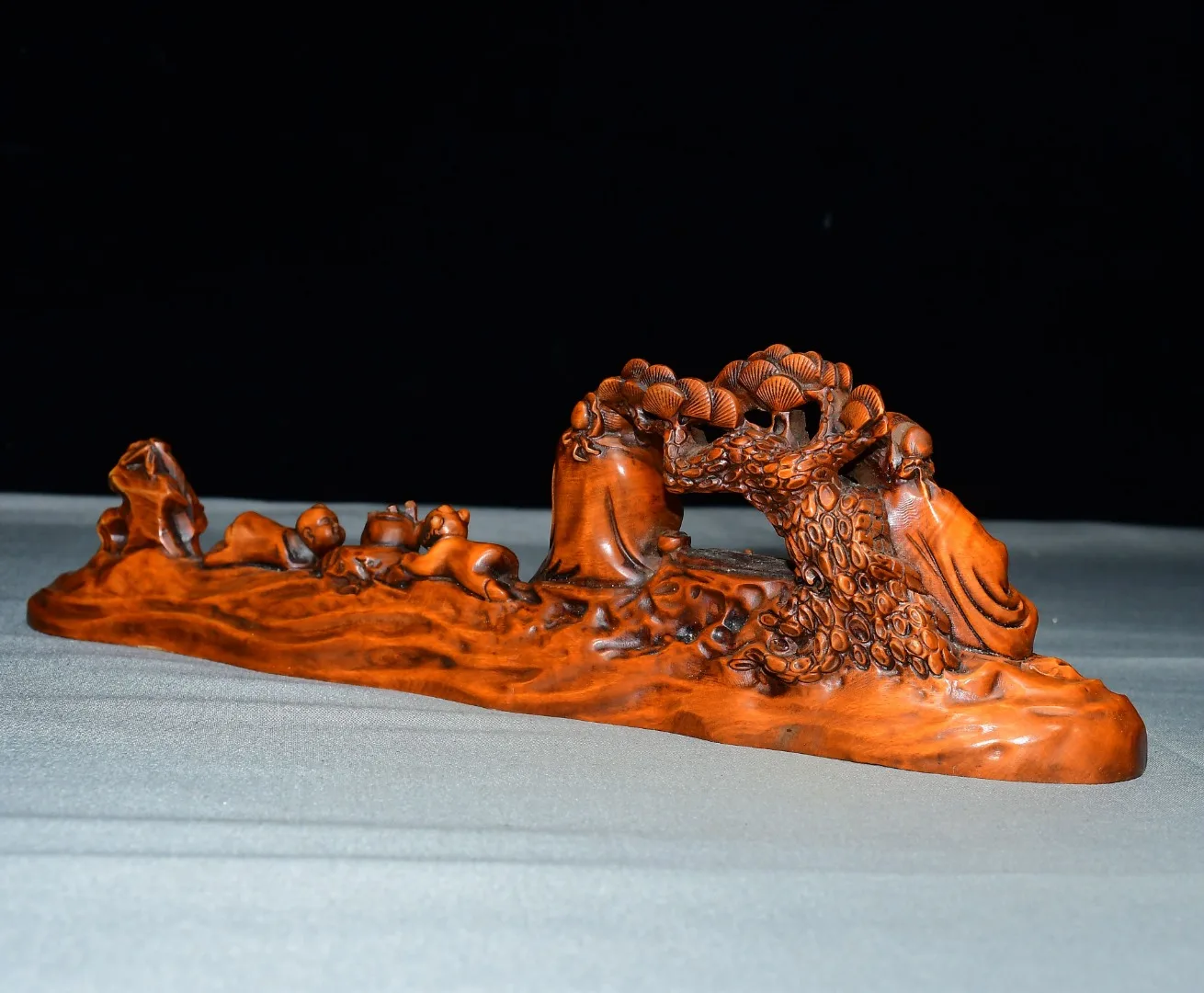 Old Boxwood hermit The elderly play chess play chess Childhood Fun Ruyi pen holder Study Amass wealth Ornaments