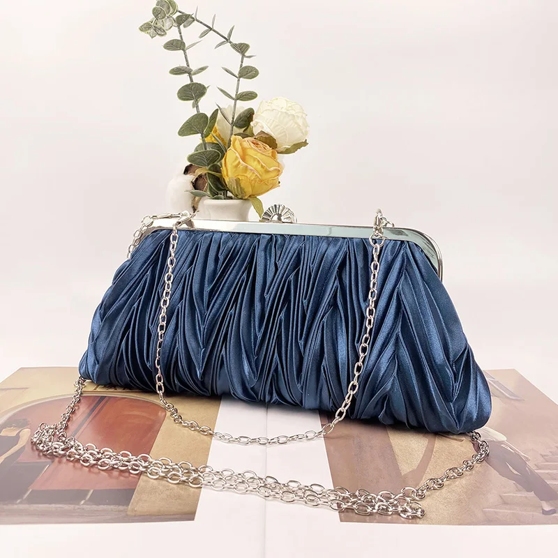 New pleated dinner bag, celebrity banquet clutch, one shoulder cross-body chain, high-end versatility, trendy clutch bag