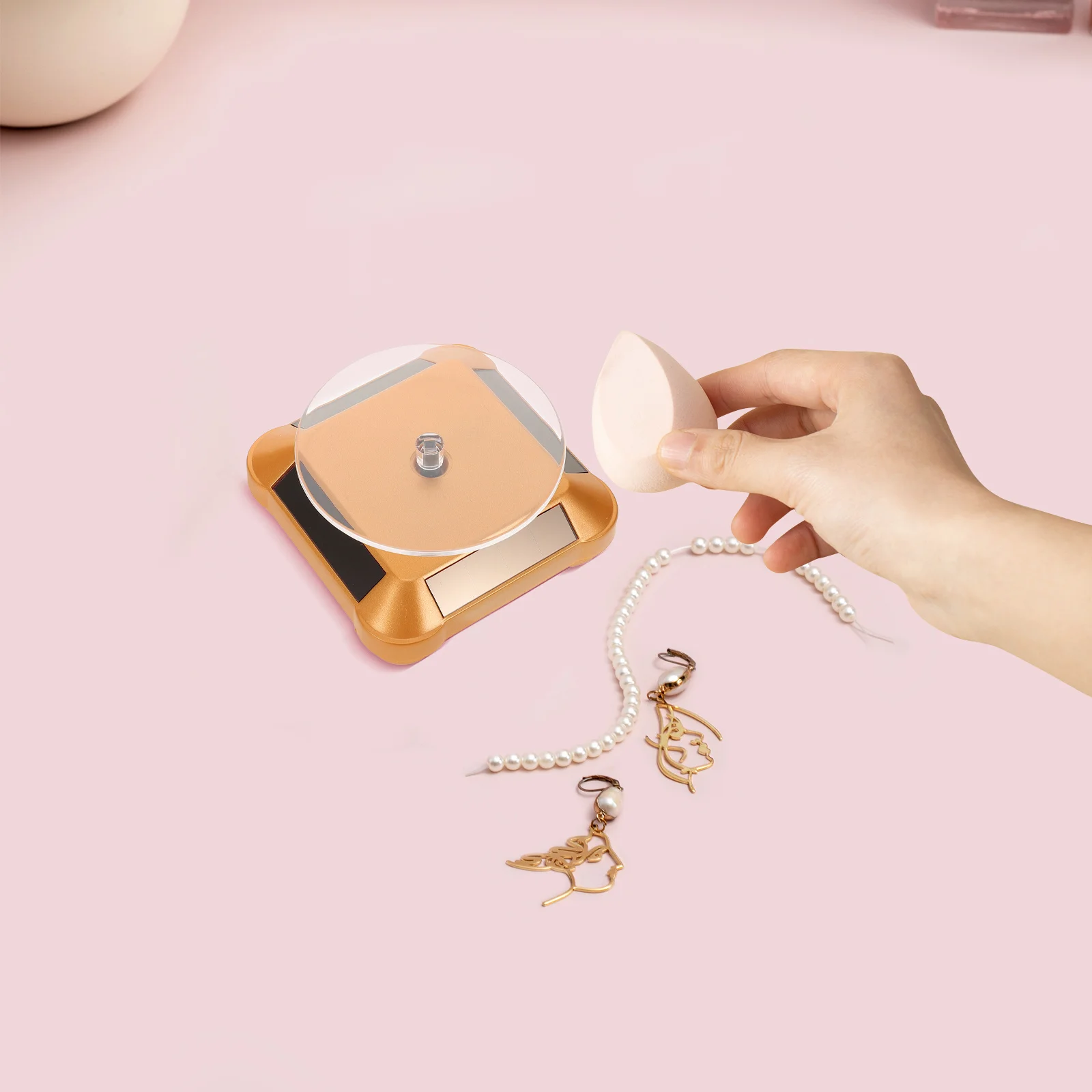 

Solar Powered Rotating Display Turntable For Jewelry Electronics Cute Design Table Stand Multi-Functional Storage Protection