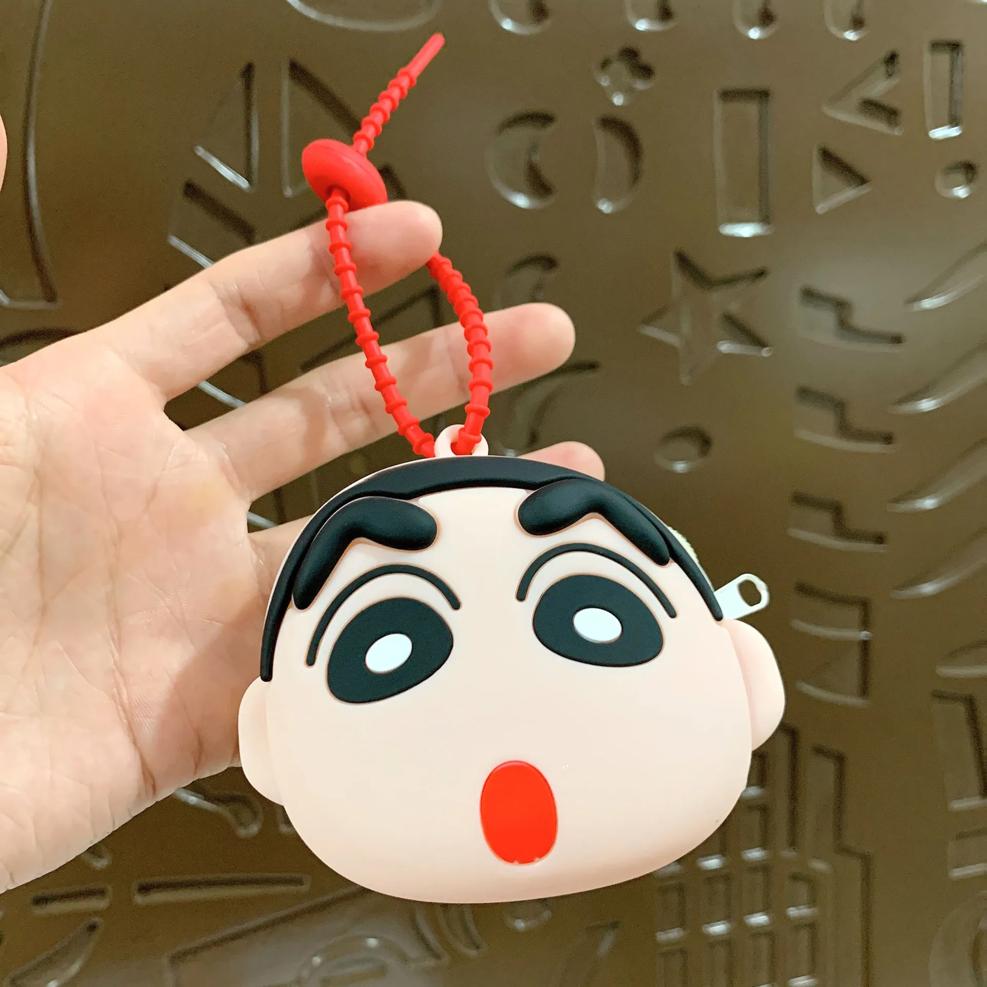 تلوين شين تشان المفاتيح المحفظة Kawaii محفظة نسائية للعملات المعدنية سماعة المنظم كابل البيانات المنظم حقيبة حلقة رئيسية هدايا عيد الميلاد عيد الميلاد