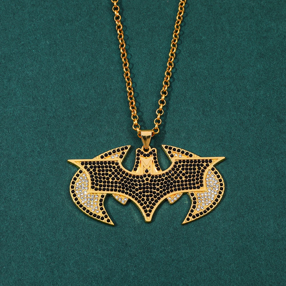 Goldfarbene Halskette mit Fledermaus-Anhänger für Männer und Frauen, Hip-Hop-Schmuck voller Strass-Design