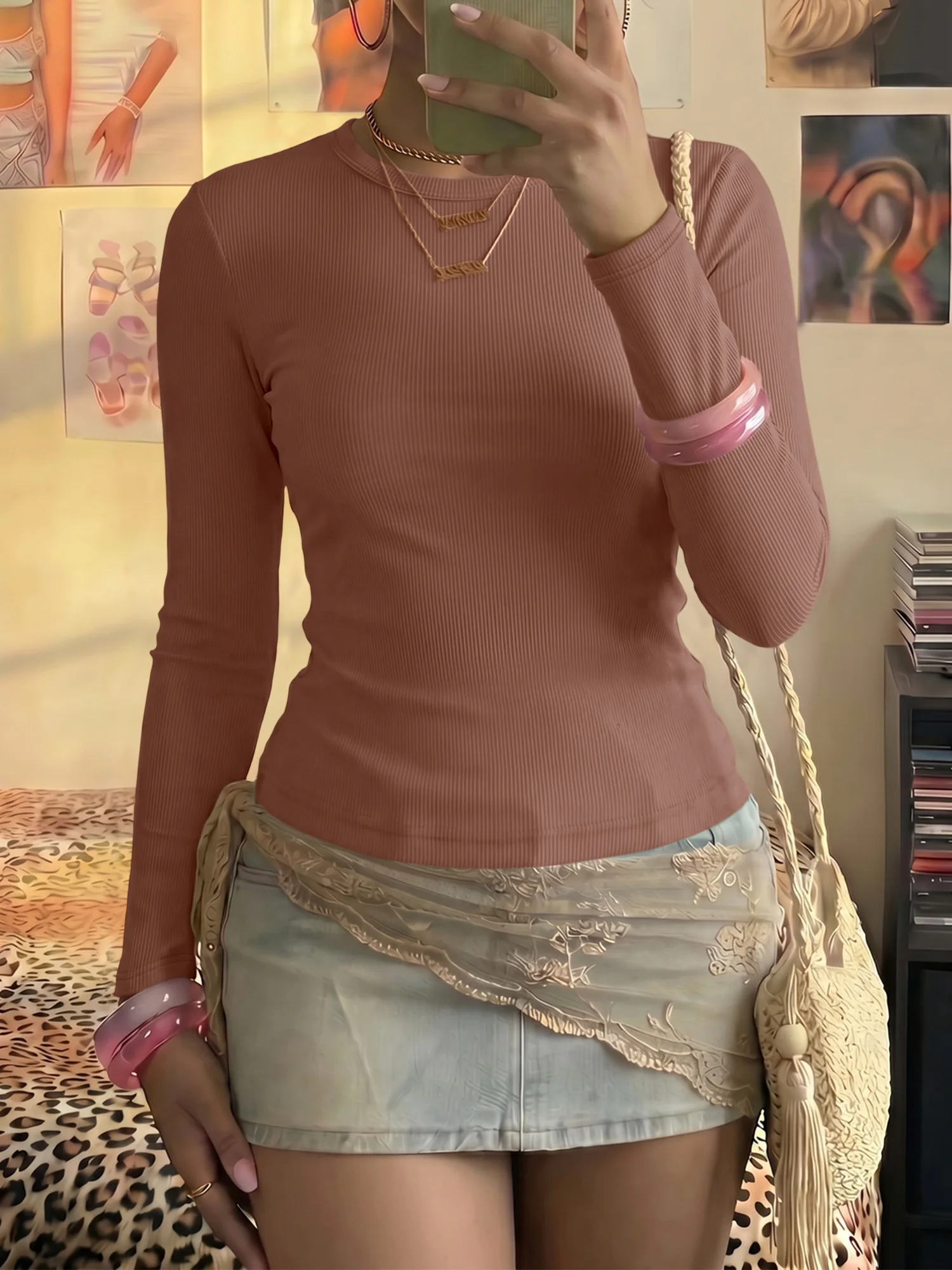 Crew Neck Ribbed Cropped Long Sleeve Top, Slim Fit Basic Tee for Retro Street Style & Date Night OOTDs