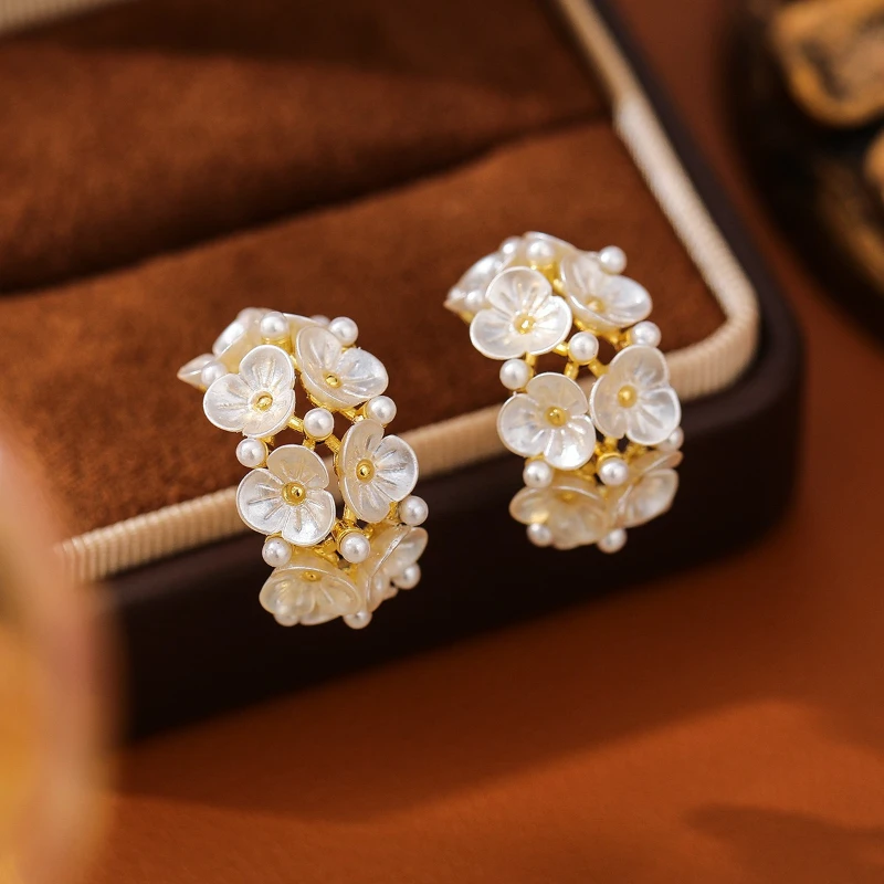

Shell Flower Shaped Classical Exquisite Women's Earrings Retro Fashion Personalized Accessories
