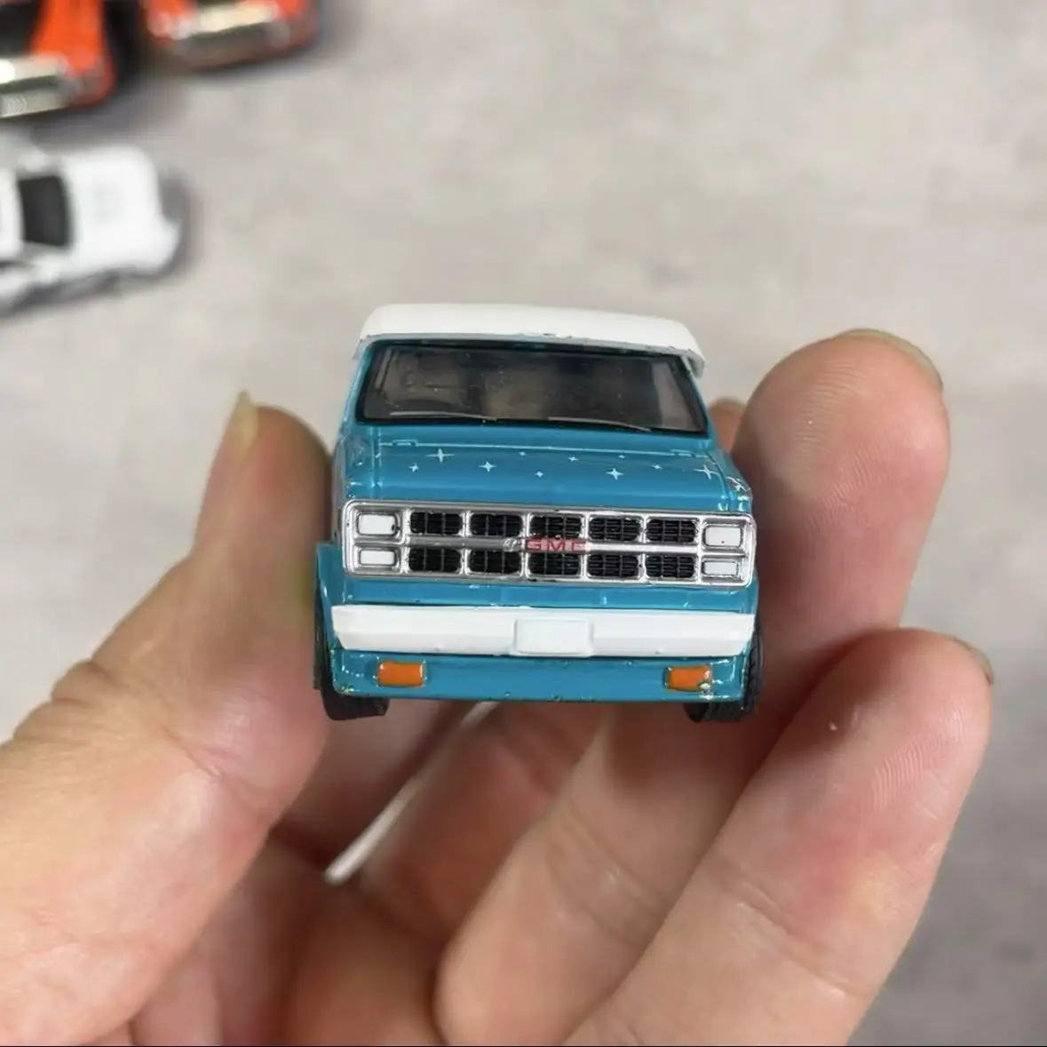 

Green Light 1:64 Vannin '- 1978 GMC Vandura Custom Van - Surf Decor,Advanced Car Model Collectibles