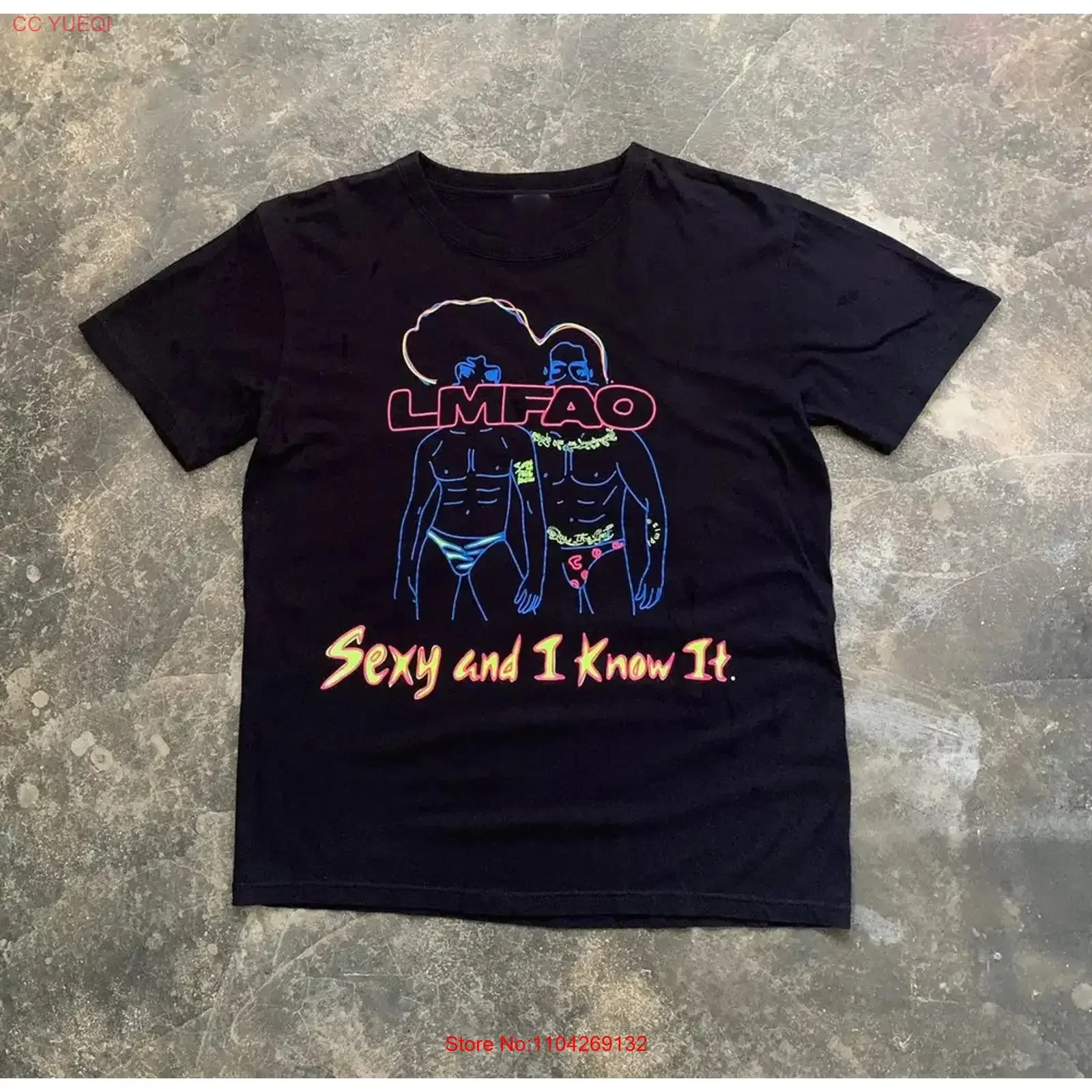 

Футболка LMFAO Sexy and I Know It For FanS 5XL MD677, винтажная, с эффектом потертости, унисекс, модная, дышащая, уличная одежда, с графическим принтом, мягкая, слегка приталенная.