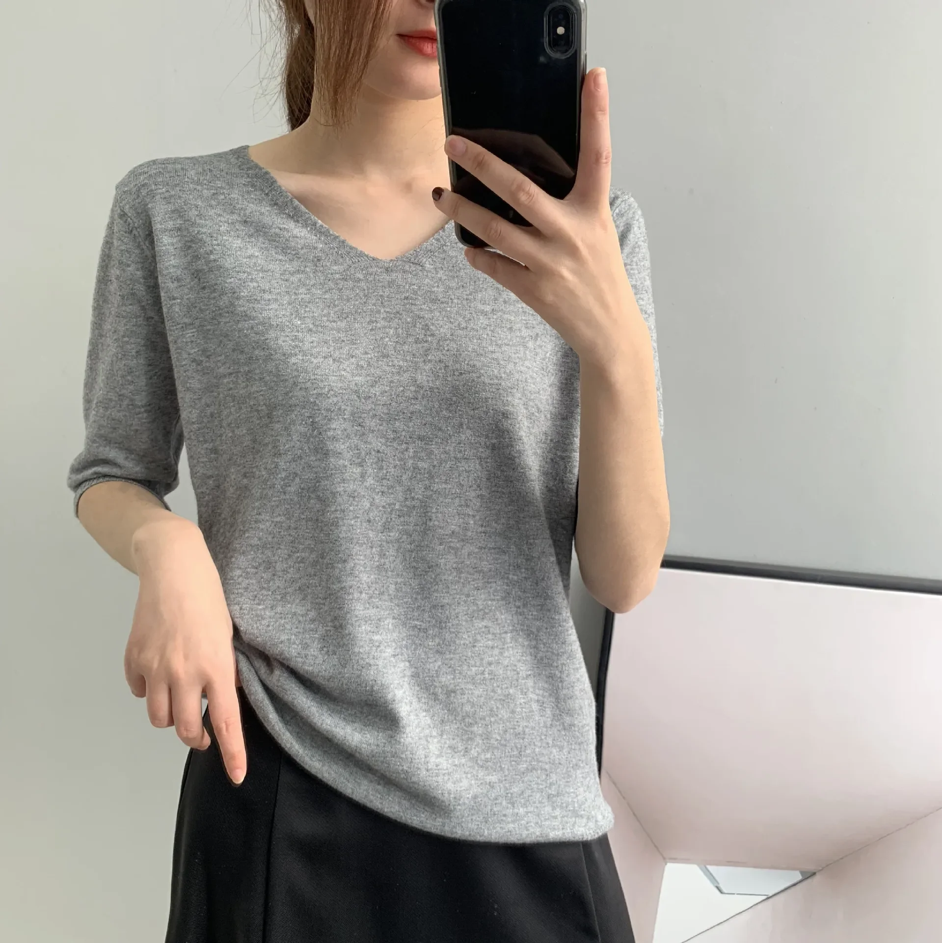 Light and breathable Minimalist V-neck knit bottoming short-sleeved Sweater Women pullovers