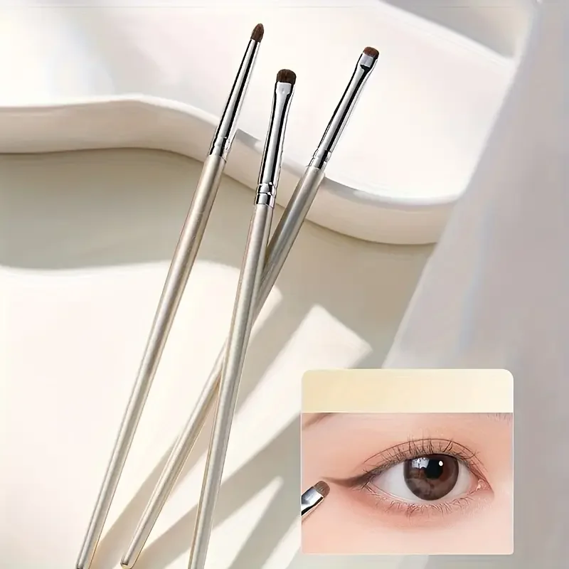 3pcs Small Eyeshadow Brushes with Silver Handle for Detailed Blending Smokey Eyeliner Makeup Professional Cosmetic Brush Set