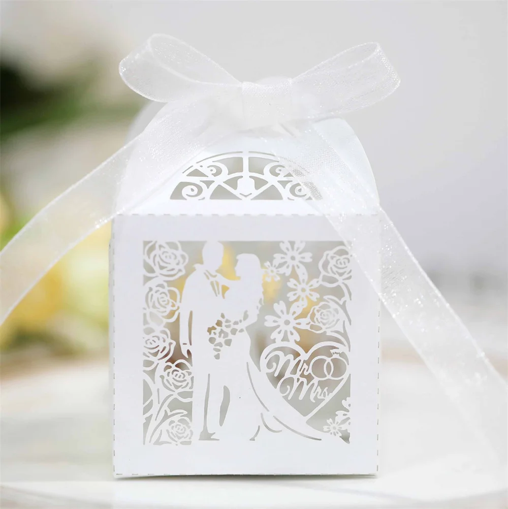 50Pcs/Lot Lase Cut Bride Groom Wedding Sweets Candy Box Guests Gift Boxes Paper Packaging Baby Shower Chocolate Cookie Box